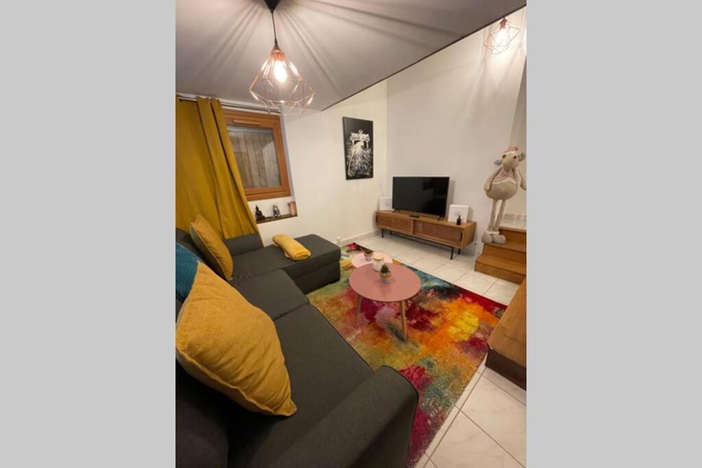 Appartement «La Vie Est Belle» Au Coeur De Sézanne Dış mekan fotoğraf
